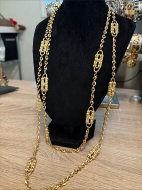 Camrose and Cross Jacqueline Bouvier Kennedy gold-plated paperclip necklace
